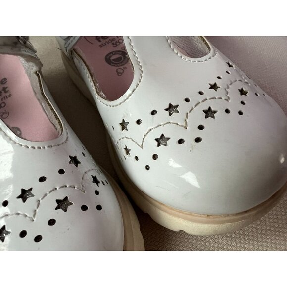 Stride Rite 360 Size 7 Girls Lacey Mary Jane White Patent Velcro Shoe 2 Sets ava - Picture 7 of 12